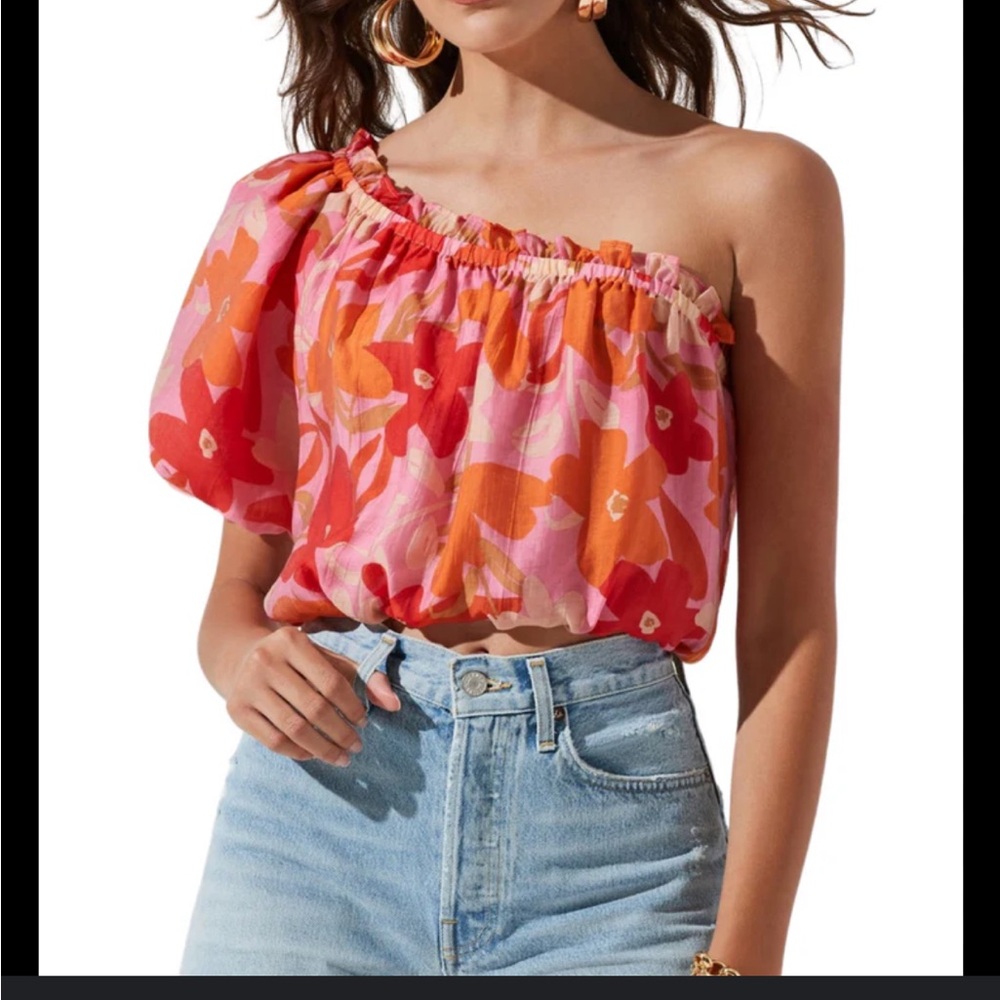 ASTR One Shoulder Floral Top
